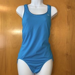 Nike Women's Solid Powerback one piece swimsuit